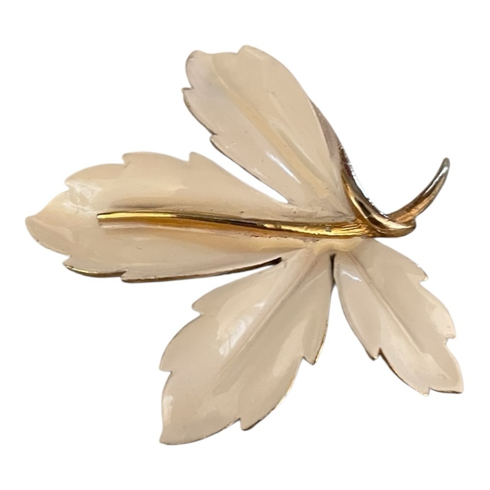 Trifari Vintage White Enamel Maple Three-Leaf Gold Tone Brooch Unmarked.